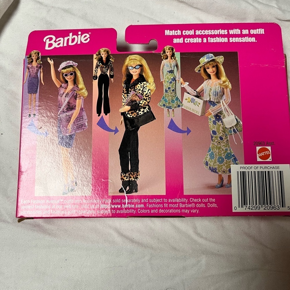 NEW BARBIE FASHION AVENUE ACCESSORIES SET PURPLE HAT BAG MATTEL 1998 NIB 20963 > - Picture 2 of 4